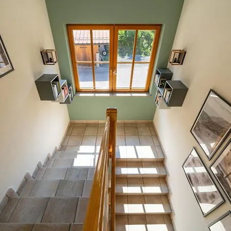 贝尔维尤乡村别墅公寓 *